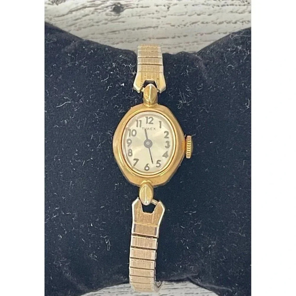 Vintage TIMEX Women’s Watch Gold Tone Stretch Band Needs Batteries Not Tested - Picture 1 of 9